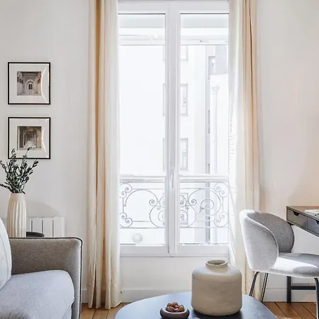 Pales - 1 A Vaugirard * Paris