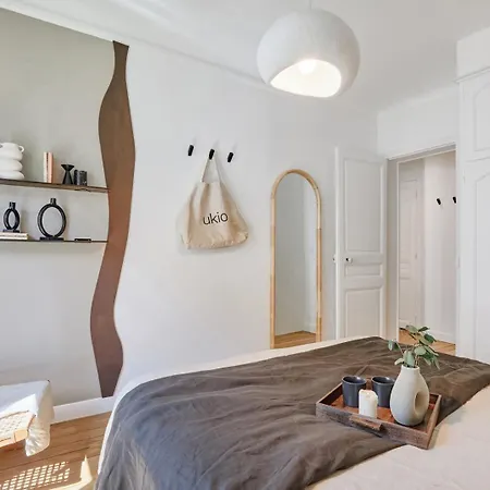 Pales - 1 A Vaugirard Apartment