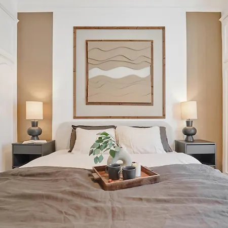 Pales - 1 A Vaugirard * Paris